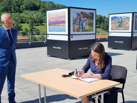 dr. Simona Kustec, MIZŠ - 5